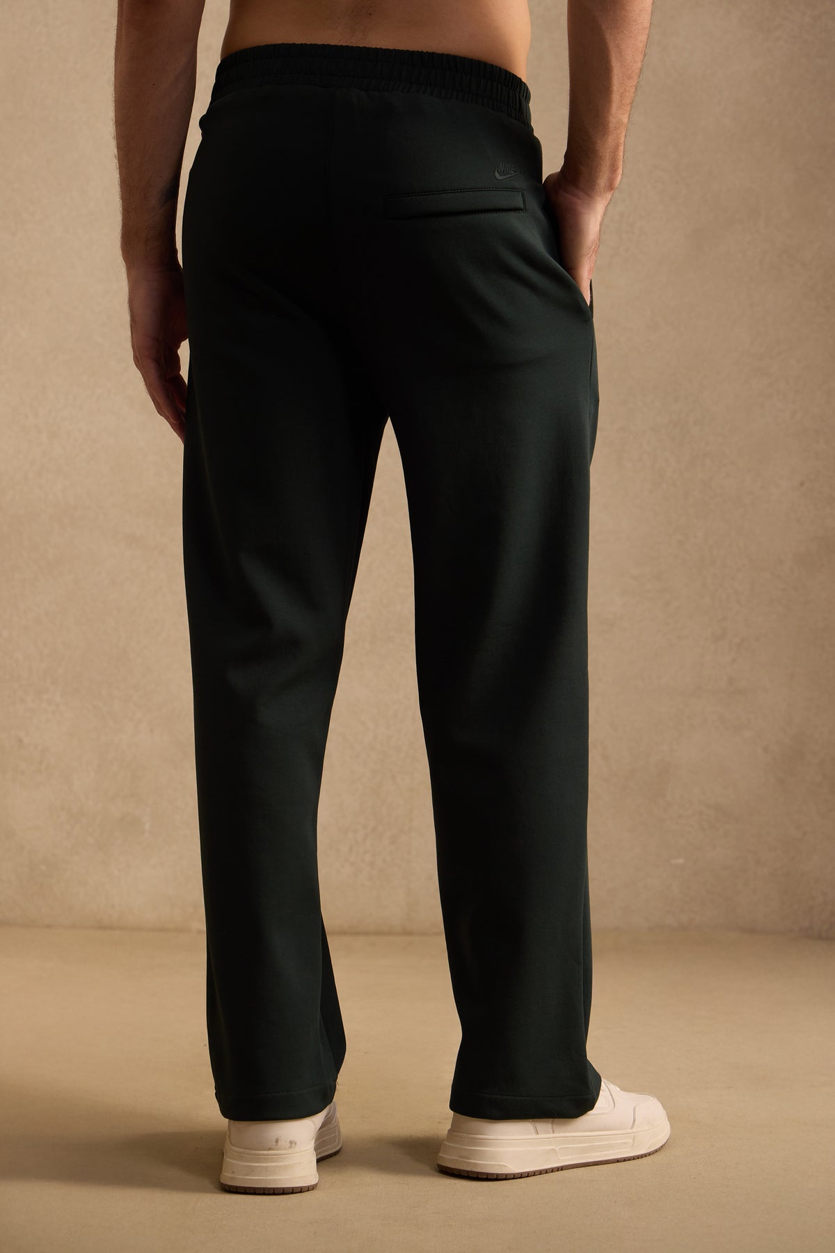 THE PIN TUCK PANTS IN HUNTER GREEN