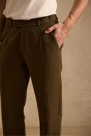 THE SEOUL LINEN PANTS IN DARK OLIVE