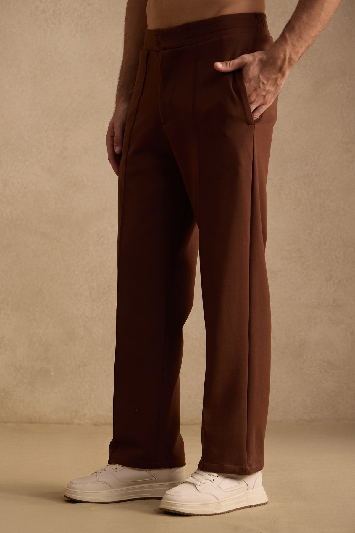 THE PIN TUCK PANTS IN RUST BROWN