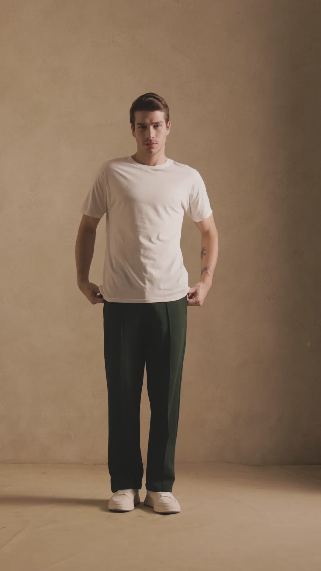 THE PIN TUCK PANTS IN HUNTER GREEN